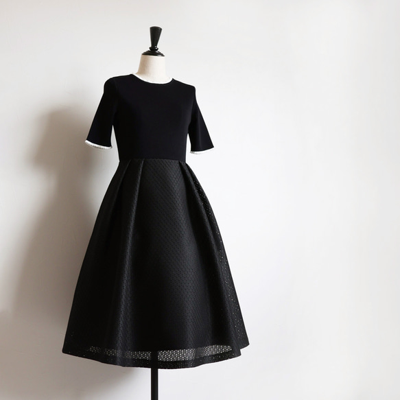 【3種尺寸可供選擇◎】圓點蕾絲短袖對接洋裝【黑色】 第6張的照片