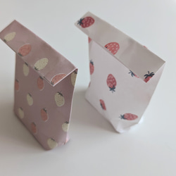 折り紙　イチゴ柄　マチ付きミニ紙袋　　20枚 5枚目の画像