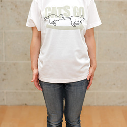 SCOPYネコTシャツ「CATS GO AROUND」 ホワイト 4枚目の画像