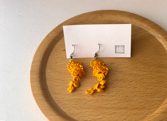 オレンジのお花(金木犀)のピアス　金属アレルギー対応 3枚目の画像