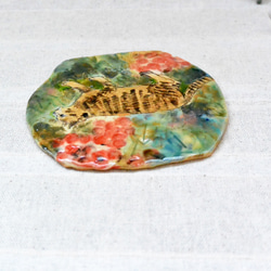 ネコの陶板　お散歩ねこ　シマシマ・トラ柄　インテリア飾り　お皿立て付き　北欧風　植物お花　手作り陶器・陶芸 6枚目の画像