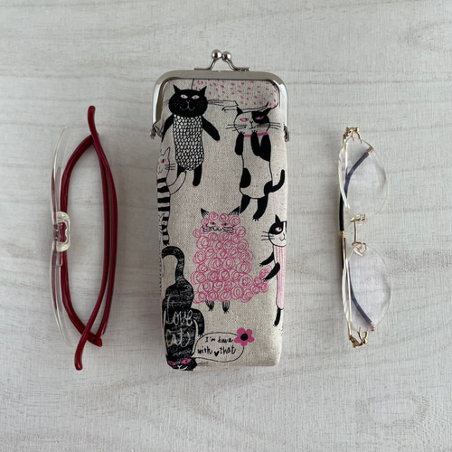 ふっくらコンパクト 眼鏡入れ メガネケース（人間みたいな猫ちゃん