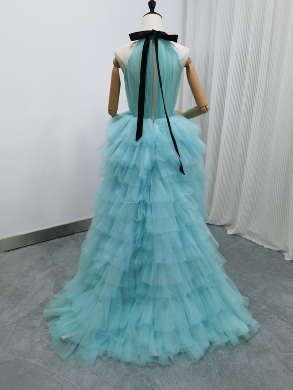 送料無料！カラードレス 薄青 ホルターネック 柔らかく重ねたチュールスカート フィッシュテール デザイン感 結婚式 7枚目の画像