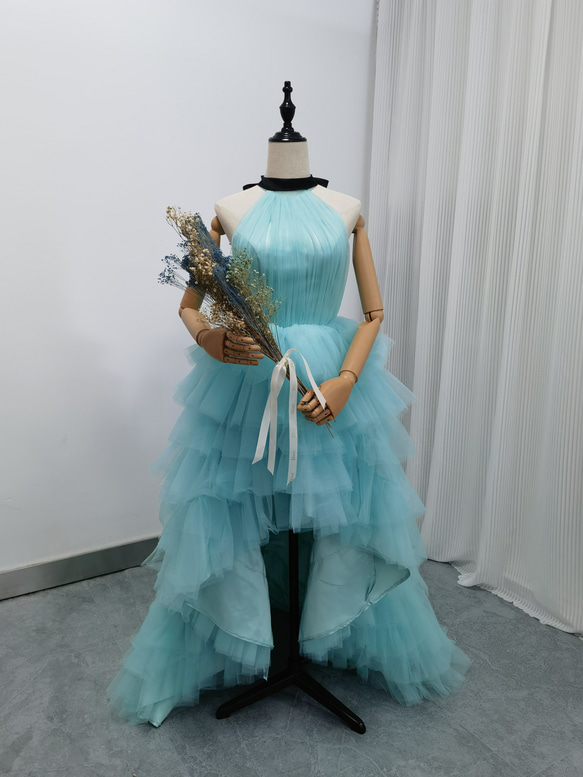 送料無料！カラードレス 薄青 ホルターネック 柔らかく重ねたチュールスカート フィッシュテール デザイン感 結婚式 1枚目の画像