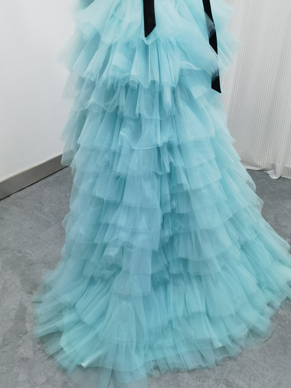 送料無料！カラードレス 薄青 ホルターネック 柔らかく重ねたチュールスカート フィッシュテール デザイン感 結婚式 6枚目の画像