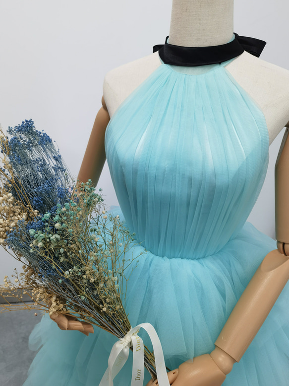 送料無料！カラードレス 薄青 ホルターネック 柔らかく重ねたチュールスカート フィッシュテール デザイン感 結婚式 8枚目の画像