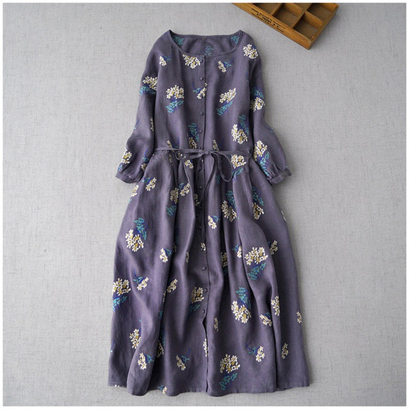 リネン00％紫陽花総刺繡クルミ釦、ポケット付き大人可愛い七分袖ワンピース♪ 2枚目の画像