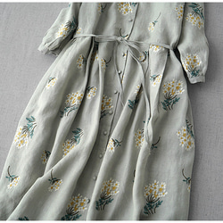リネン00％紫陽花総刺繡クルミ釦、ポケット付き大人可愛い七分袖ワンピース♪ 3枚目の画像
