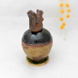 リスカップ　スプーン付き　シュガーポット　置物・小物入れ　栗鼠とどんぐり　こげ茶色　手作り陶器・陶芸 4枚目の画像