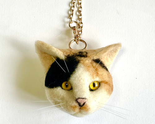 三毛猫の猫バッグチャーム813 猫ブローチ 羊毛フェルト 猫バッグ