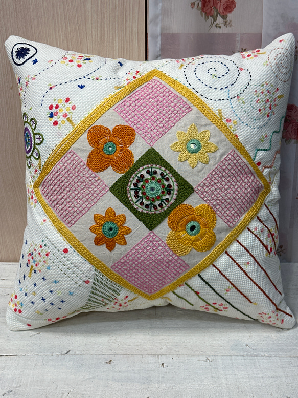 ミラーワーク　手刺繍　クッションカバー　約40x40 2枚目の画像