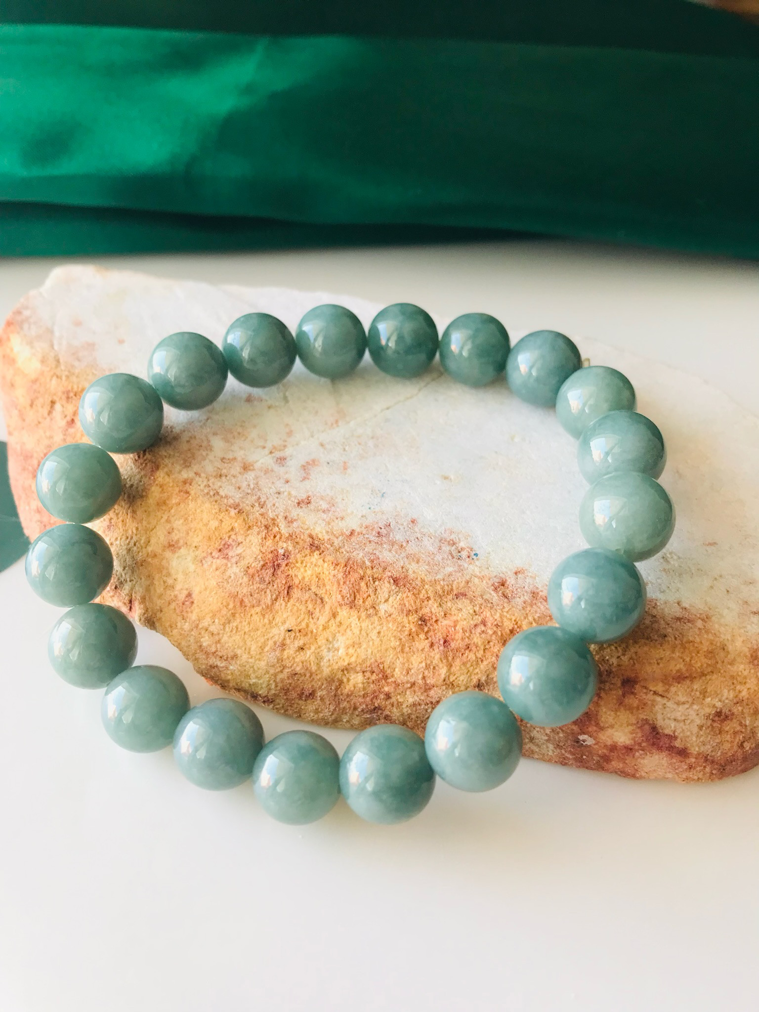 [B50-001] ジェイド　JADE  ヒスイ　本翡翠　ブレスレット　天然石　グアテマラ産　丸玉　ミルキー　ブルー