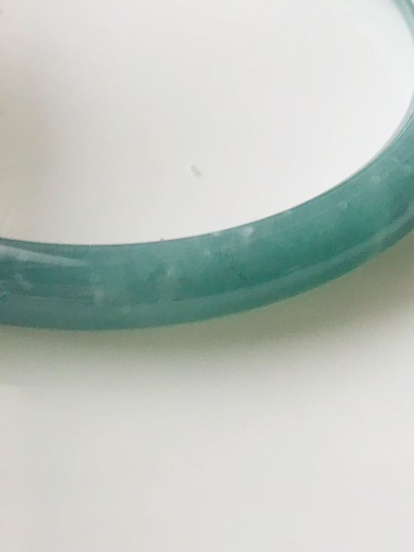 [B310-080] ジェイド　JADE  ヒスイ　本翡翠　バングル　グアテマラ産　アイスブルーグリーン　52.4mm 7枚目の画像