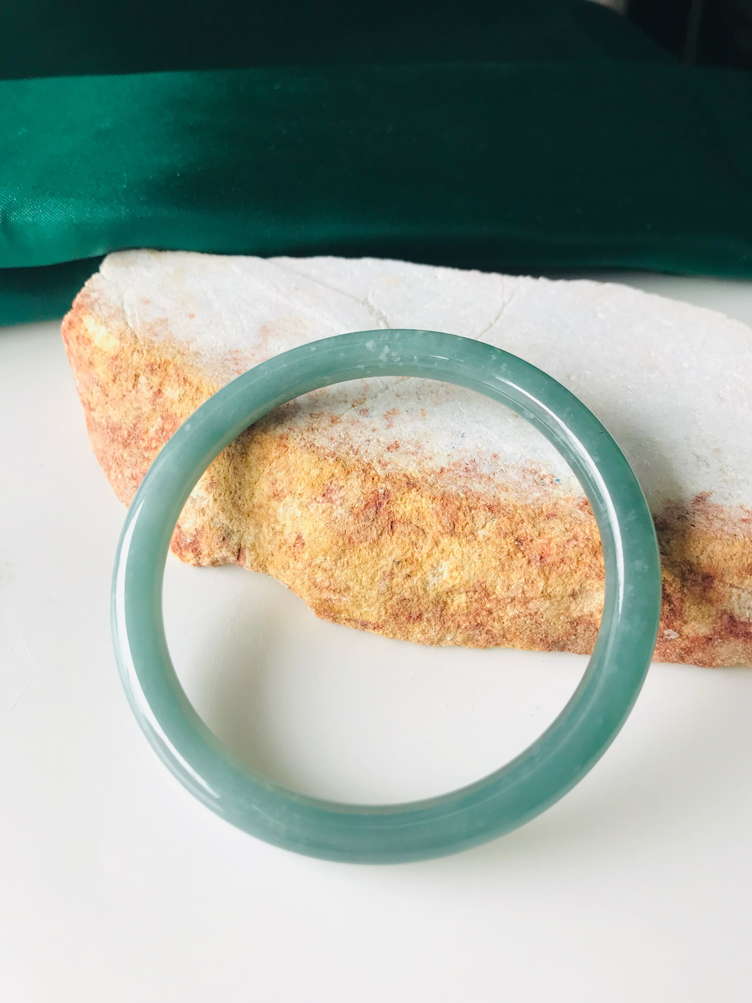 [B310-080] ジェイド　JADE  ヒスイ　本翡翠　バングル　グアテマラ産　アイスブルーグリーン　52.4mm