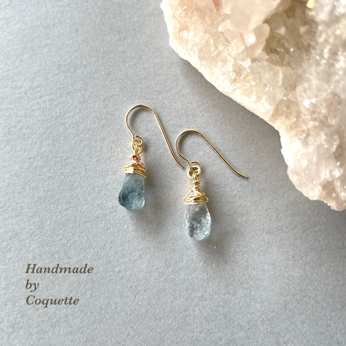 モスアクアマリンとブルー＆ホワイトカラーの天然石のピアス