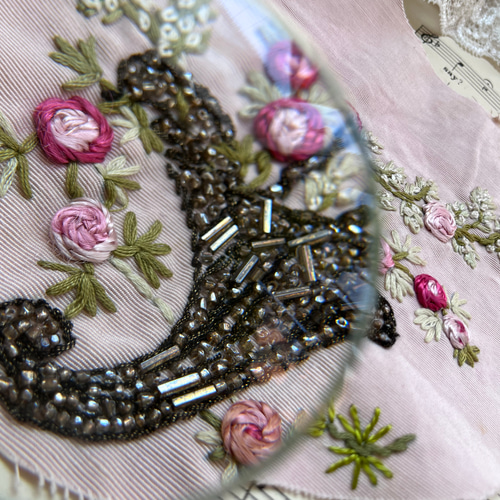 英国で出会った♪アンティークの手仕事 手刺繍のスタンプワークA 薔薇 