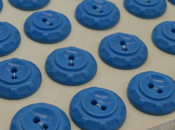 フランスプラスチックデザインボタン（ブルーL /Vo15） 3個セット 3枚目の画像