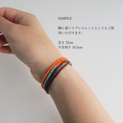 オレンジ KABURU 留め具のない かぶるタイプのガラスビーズネックレス 3枚目の画像