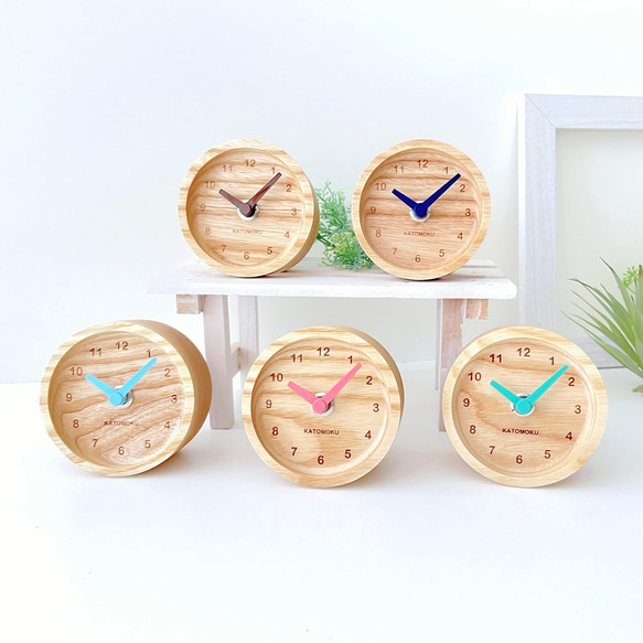 KATOMOKU mini clock 2 ライトグリーン km-125LG 置き時計 木の時計 インテリア 3枚目の画像