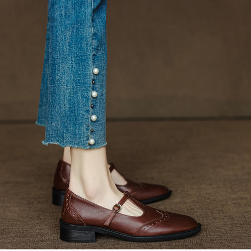 大人なおしゃれ感たっぷりに。 お洒落パンプス tストラップシューズ