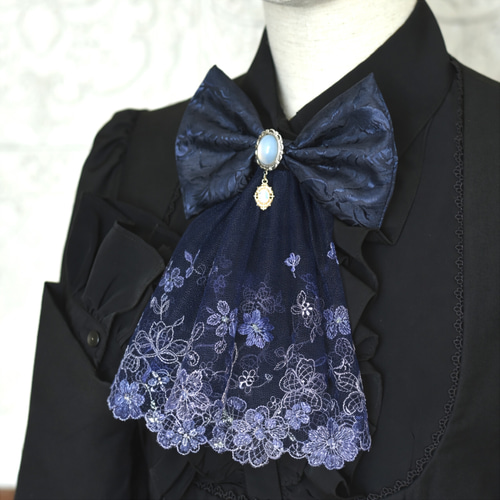 受注】…dreams come true…｜青薔薇ジャガード生地のブローチ付き