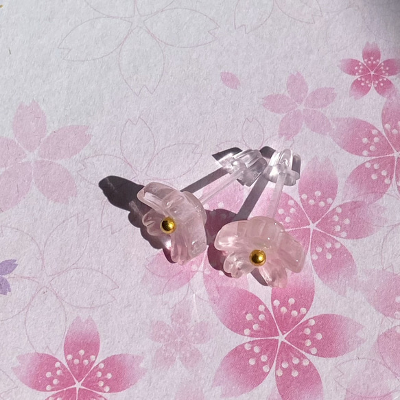 硝子桜の粒ピアス/イヤリング 4枚目の画像