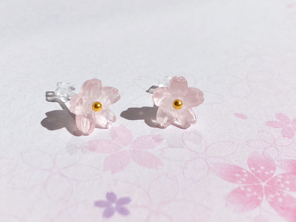 硝子桜の粒ピアス/イヤリング 2枚目の画像