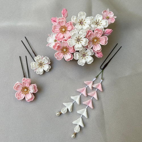 つまみ細工 桜の髪飾り 白・ピンク *袴 *藤下がり *卒業式 *入学 つまみ細工 桜の髪飾り 白・ピンク *袴 *藤下がり *卒業式 *入学