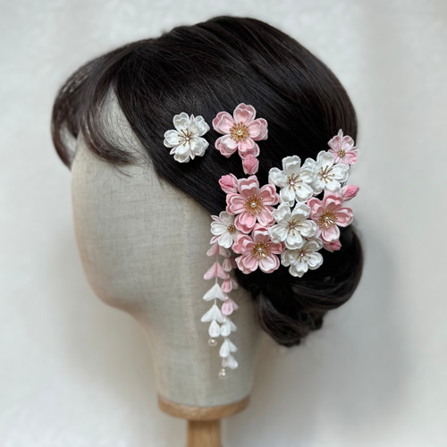 つまみ細工 桜の髪飾り 白・ピンク *袴 *藤下がり *卒業式 *入学 つまみ細工 桜の髪飾り 白・ピンク *袴 *藤下がり *卒業式 *入学