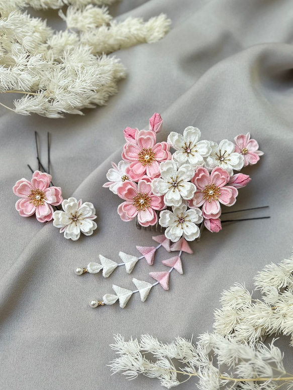 つまみ細工 桜の髪飾り 白・ピンク *袴 *藤下がり *卒業式 *入学 つまみ細工 桜の髪飾り 白・ピンク *袴 *藤下がり *卒業式 *入学