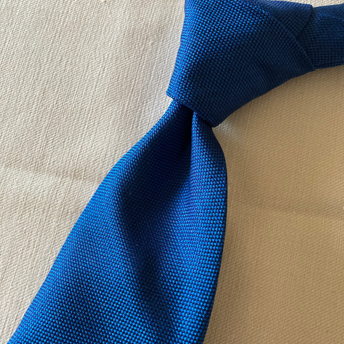 ロイヤルブルーフルハンドのセッテピエゲネクタイ イタリア仕込みの一