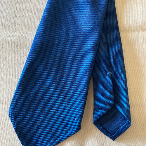 ロイヤルブルーフルハンドのセッテピエゲネクタイ イタリア仕込みの一
