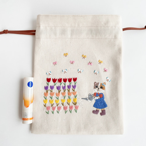 刺繍 四角い巾着＊チューリップねこちゃん〈無料ラッピング〉 巾着袋