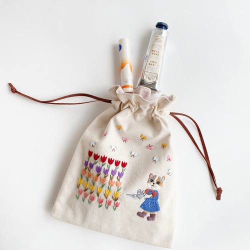 手刺繍のネコちゃん巾着トートバッグ☆ 手刺繍のネコちゃん巾着トートバッグ☆