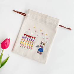 刺繍　四角い巾着＊チューリップねこちゃん〈無料ラッピング〉 2枚目の画像