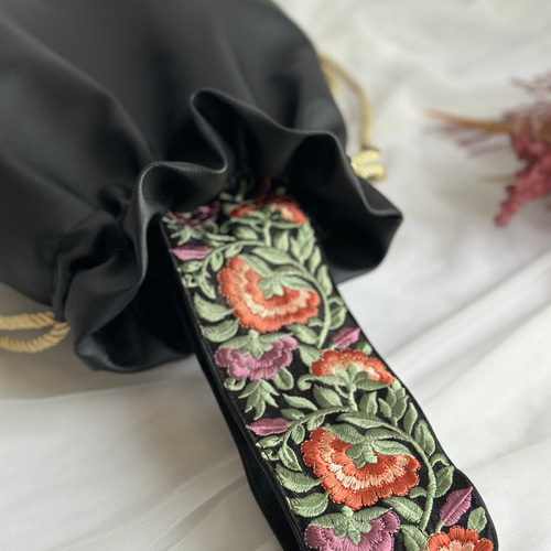 no.462 フェイクレザー 丸底 ワンハンドル 巾着 バッグ 刺繍リボン インド刺繍リボン ワンハンドル巾着バッグ 底タック 合皮