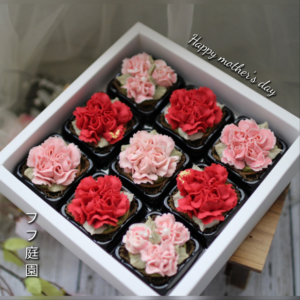 和菓子で作られた牡丹の花です、食べれますが、飾り物が良いと思います