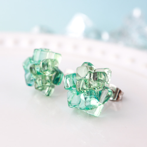 K18ピアス　ロンドンブルートパーズ3.5mm角K18シリコンキャッチ付き！ K18スクエアロンドンブルートパーズピアス