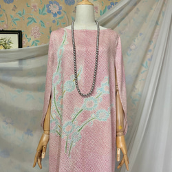 着物リメイク　総絞り　ピンク＆ペールブルー　ケープスリーブドレス　ハンドメイド 6枚目の画像