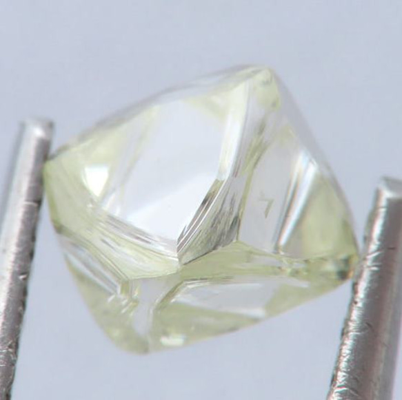 天然 ダイヤモンド ソーヤブル結晶 正八面体 トライゴン 0.550ct