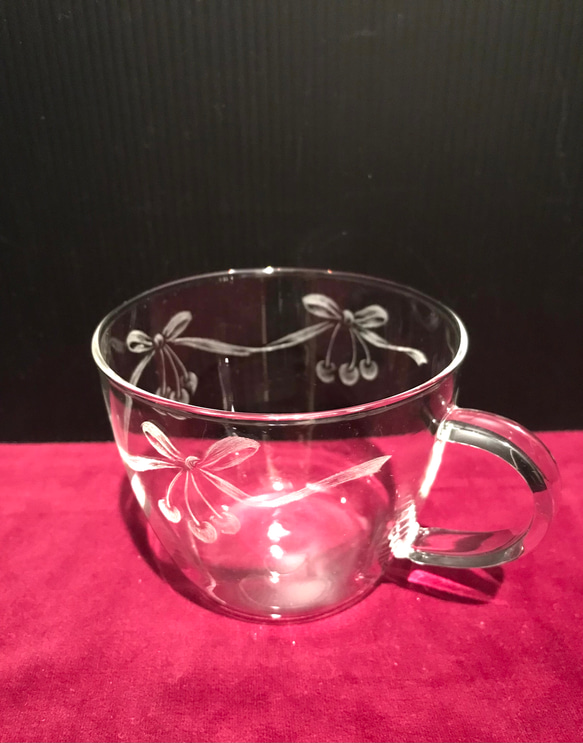 さくらんぼとリボンのマグカップ〜手彫りガラス〜 6枚目の画像