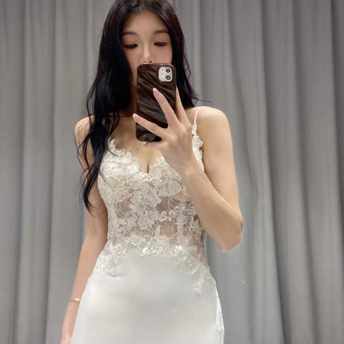 シアーな美しさ キャミソール 魅惑の花レースvネック 背中見せ くるみ  