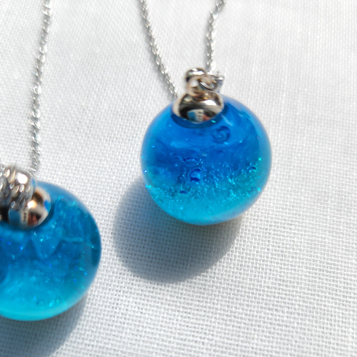 高速配送 海玉-うみだま〇。゜ネックレス レジン 金属 球体ネックレス ネックレス・ペンダント