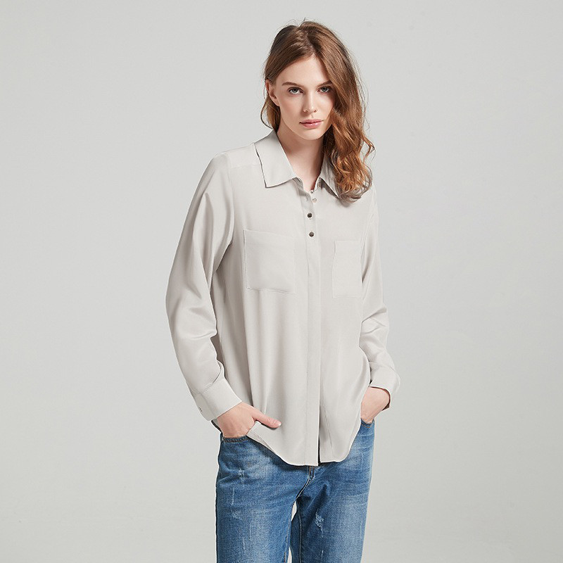 ★春★新生活★オフィス★カジュアル★母の日★100%シルクレギュラーカラーシャツ（ライトグレー）