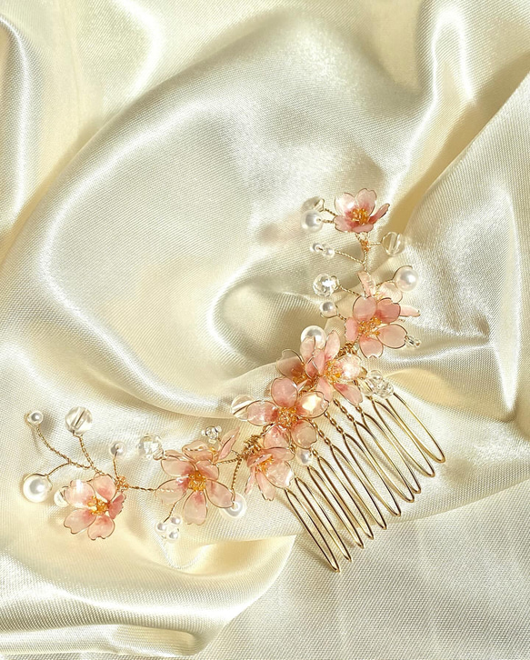 桜とパールの髪飾り　ヘッドドレス　ワイヤーフラワー　ディップアート　ブライダル　ウェディング　前撮り　プレ花嫁　 1枚目の画像