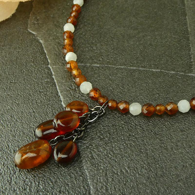 天然石チョーカー　「ヘソナイト・ガーネット」　飴色　キラキラ　パフェ型　和風カラー 天然石チョーカー　一点物