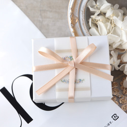 【母親節禮盒】鮮花可以選！ Hitotoko系列，項鍊+耳環/耳環+戒指 免費禮品包裝♪ 第9張的照片