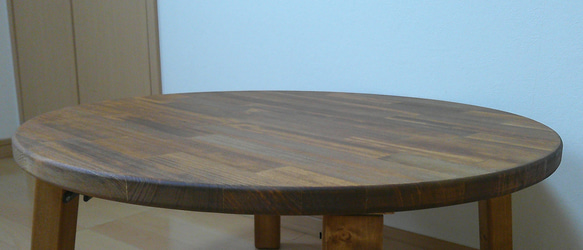 丸型ローテーブル、折りたたみ脚、直径83㎝、オーク色 4枚目の画像