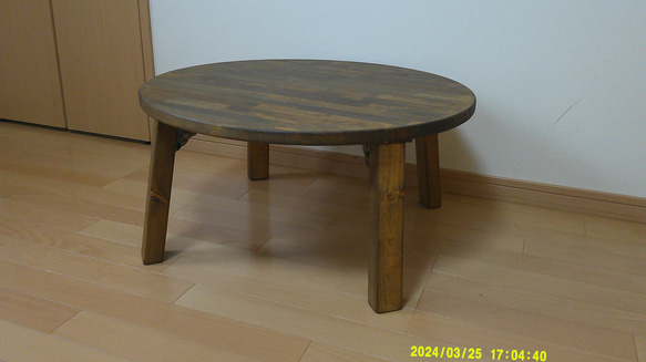 丸型ローテーブル、折りたたみ脚、直径83㎝、オーク色 1枚目の画像