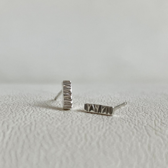 小さなレクタングルのピアス　silver950  テクスチャー 2枚目の画像